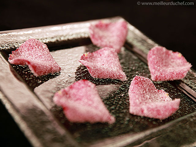 Pétales de rose cristallisés  la recette avec photos ...