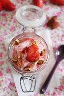 Recette de frozen yogurt aux amandes et fraises