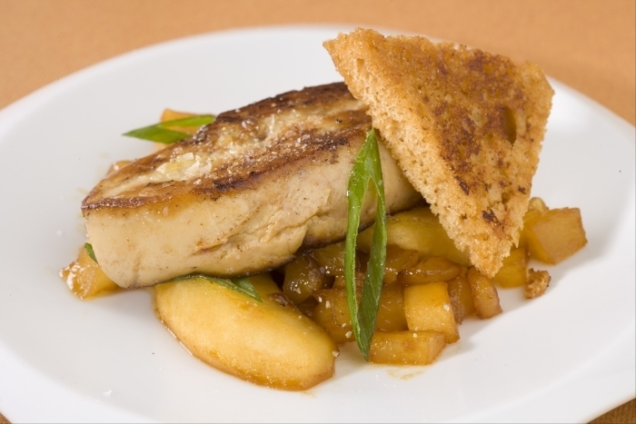 Recette de foie gras poêlé aux pommes et coings facile et rapide