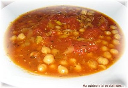 Recette de soupe de tomates aux pois chiches et à l'origan