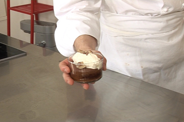 Recette de verrine de moelleux au chocolat et chantilly à la crème ...