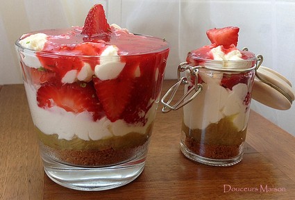 Recette de cheesecake fraises et rhubarbe en verrine