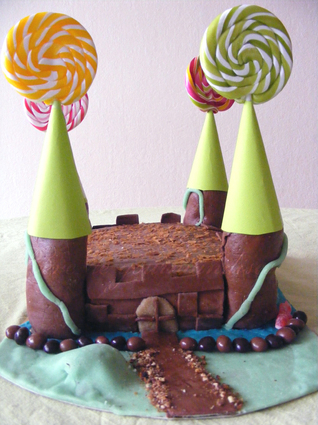 Recette de gâteau d'anniversaire 3d “château fort”