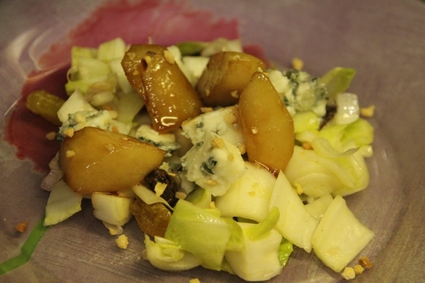Recette de salade tiède d'endives, roquefort et poires caramélisées ...