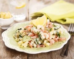 Recette salade de coquillettes au concombre et saumon