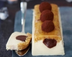 Bûche au chocolat blanc, palets bretons et truffes | cuisine az