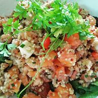 Recette de salade de quinoa aux crevettes et saumon fumé
