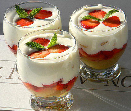 Recette de trifle fraises, rhubarbe et mousse au chocolat blanc