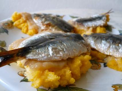 Recette de bruschetta de polenta sardines citronnées-pommes