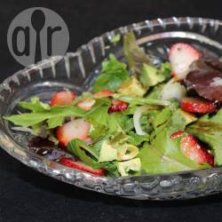 Recette salade verte à l'avocat et aux fraises – toutes les recettes ...