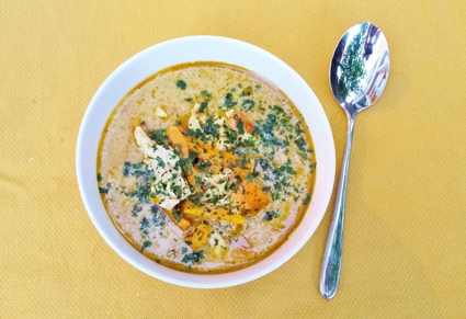 Recette de soupe de poulet au curry vert et lait de coco