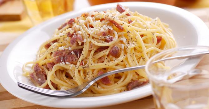 Recette de spaghettis à la carbonara et parmesan sans crème