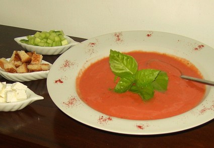 Recette de soupe de tomates glacée et ses accompagnements