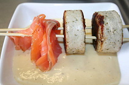 Brochettes de boudin et saumon à la crème d'asperge