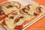 Panini bruschetta au jambon cru, gorgonzola et champignons