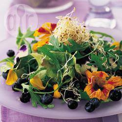 Recette salade fleurie aux myrtilles – toutes les recettes allrecipes