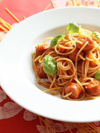 Recette de spaghetti aux saucisses et à la sauce marinara