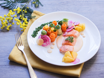 Recette de saumon au beurre blanc et son jardin de légumes