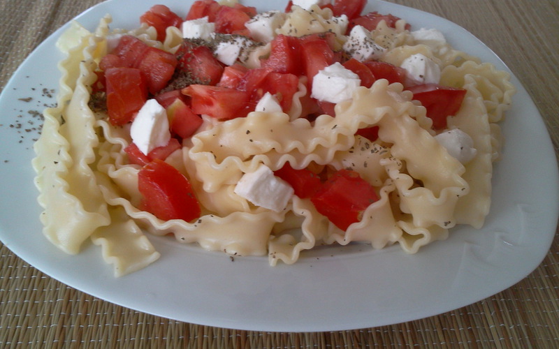 Recette salade de pâtes, mozza, basilic, tomates pas chère et ...