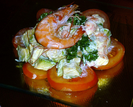 Recette de salade fraîcheur tomates, avocats et crevettes