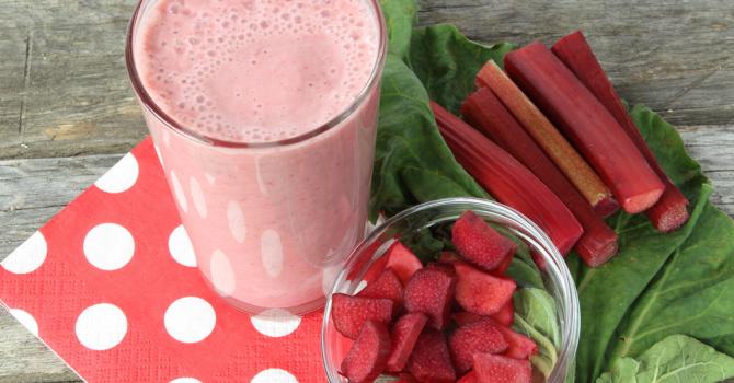 Recette de smoothie minceur fraise rhubarbe
