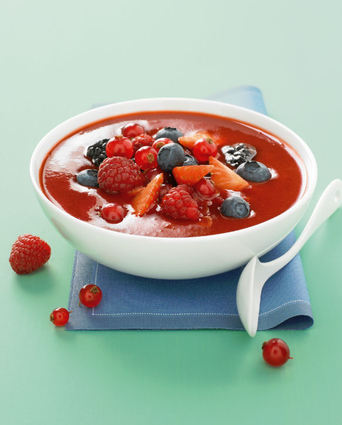 Recette de gaspacho de fraises aux fruits rouges