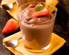 Mousse au chocolat, coeur de fraises | cuisine az