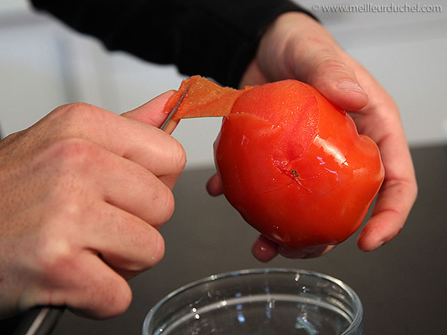 Monder une tomate  fiche recette illustrée  meilleurduchef.com