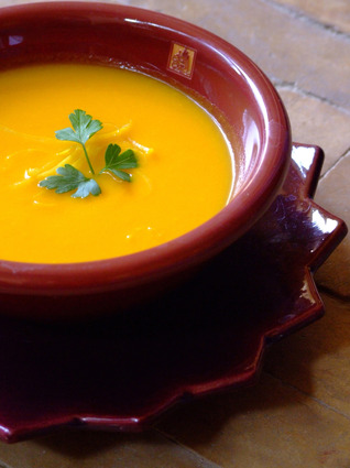 Recette de soupe de carottes à l'orange, pommes de terre et oignons