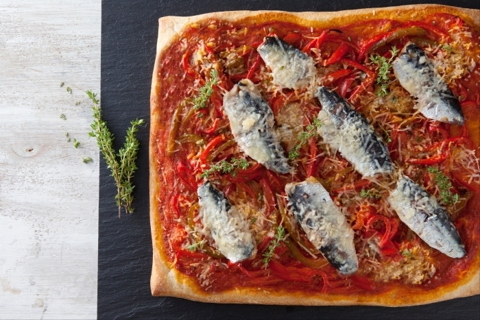 Recette de pizza poivronnade et sardines au thym citron facile et ...