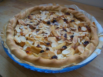 Recette de tarte aux pommes, amandes effilées et raisins blonds ...