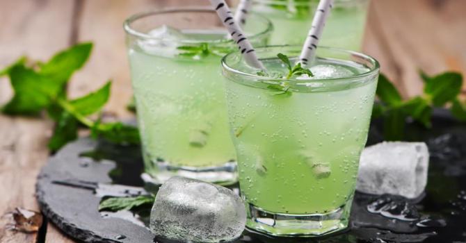 Recette de cocktail drainant sans alcool au thé vert