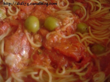 Recette de capellinis aux olives et sauce tomate