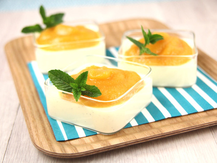 Recette de panna cotta à la vanille, aux fruits pommes abricots ...