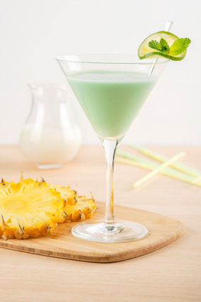 Recette de cocktail sans alcool au lait de coco, ananas et citron vert ...