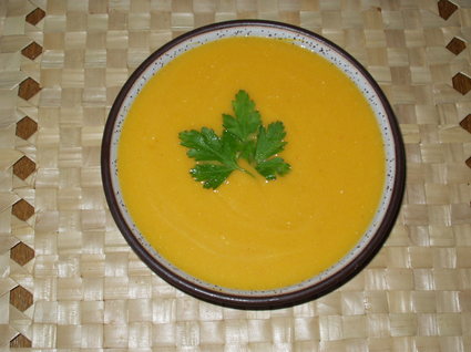 Recette de velouté de carottes au lait de coco, ail et oignon