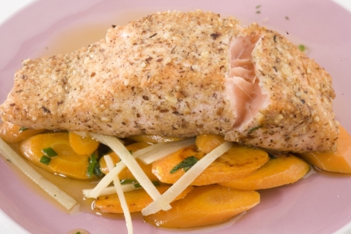Recette de pavé de saumon croustillant pané au sésame, carottes ...