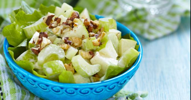 Recette de salade régime de céleri, pomme et noix