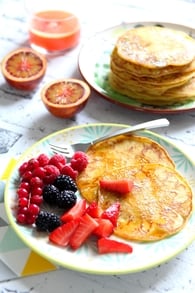 Pancakes sans gluten aux fruits rouges et sirop d'érable