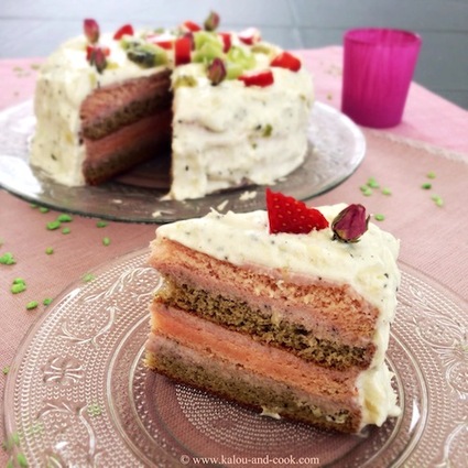 Recette de layer cake au thé matcha et eau de rose, fraise et kiwi ...