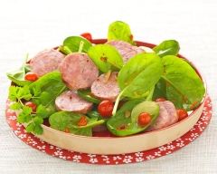 Recette salade d'épinards frais et saucisses grillées au pesto de ...