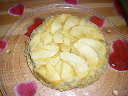 Gâteau caramélisé au blé et aux pommes