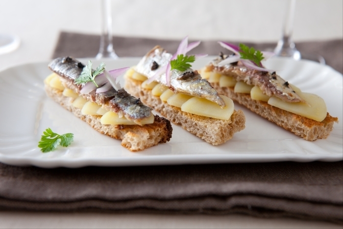Recette de canapé de sardine aux olives noires, pomme ratte facile ...