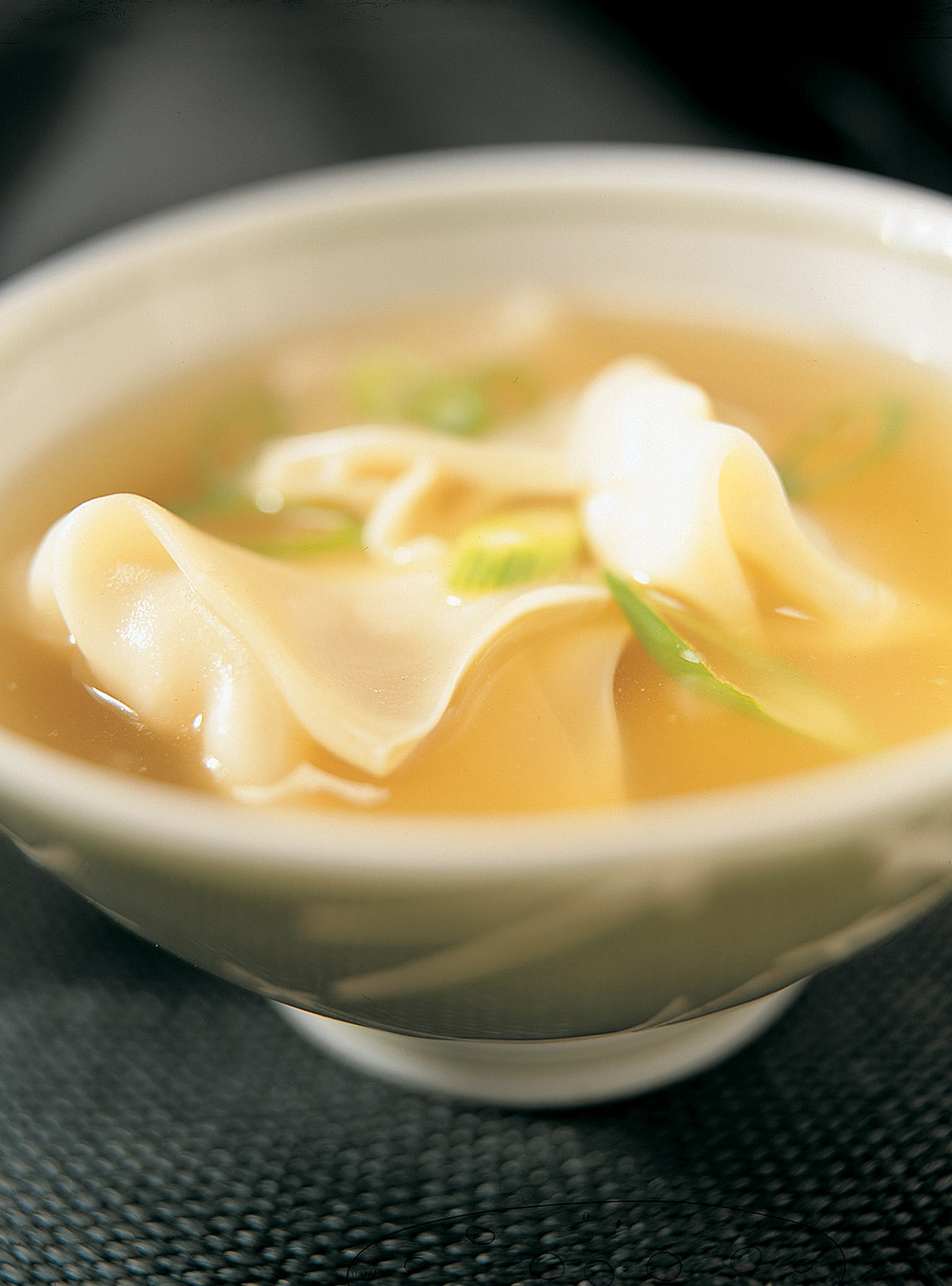 Soupe won-ton (potage aux raviolis chinois) | ricardo