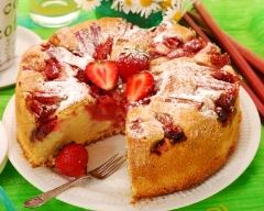 Recette gâteau à la fraise, à la rhubarbe et au miel