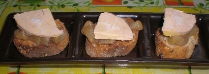 Recette de toast de foie gras sur compoté de poire