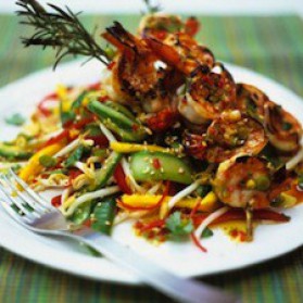 Salade thaïe de mangue et crevettes grillées pour 4 personnes ...