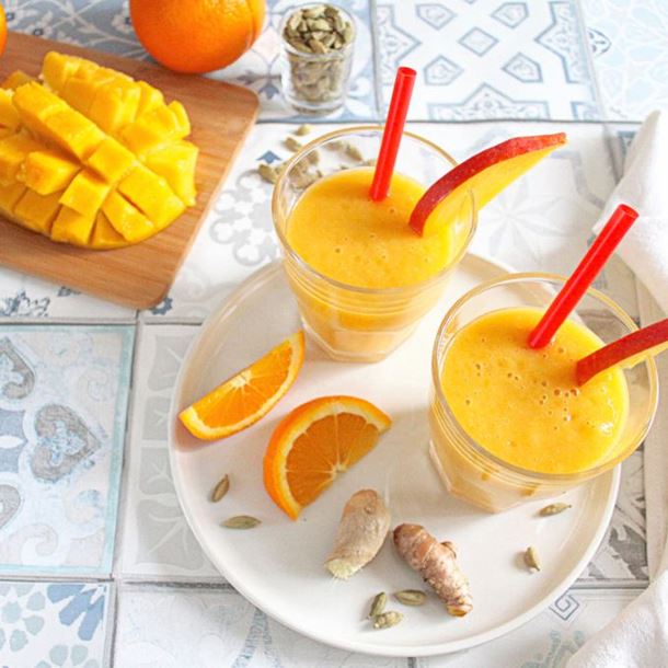 Recette smoothie d'hiver énergisant : mangue, orange, cardamome ...