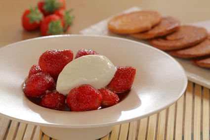 Recette de nage de fraises à la citronnelle et glace yaourt