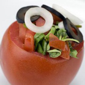 Salade de tomates aux oignons et au basilic pour 4 personnes ...